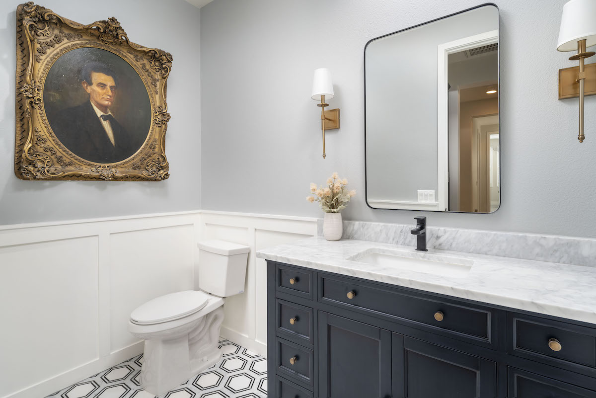 bathroom-design-abraham-lincoln-portrait