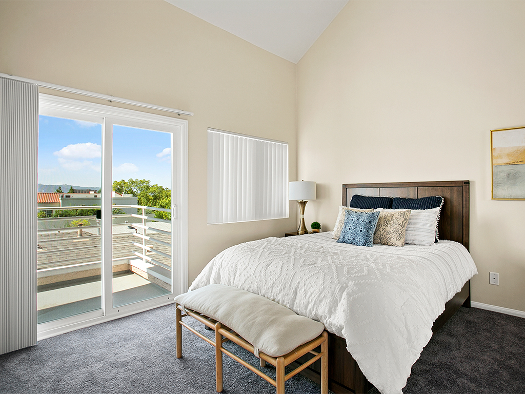 bedroom-interior-staging-bungalow-bluejay