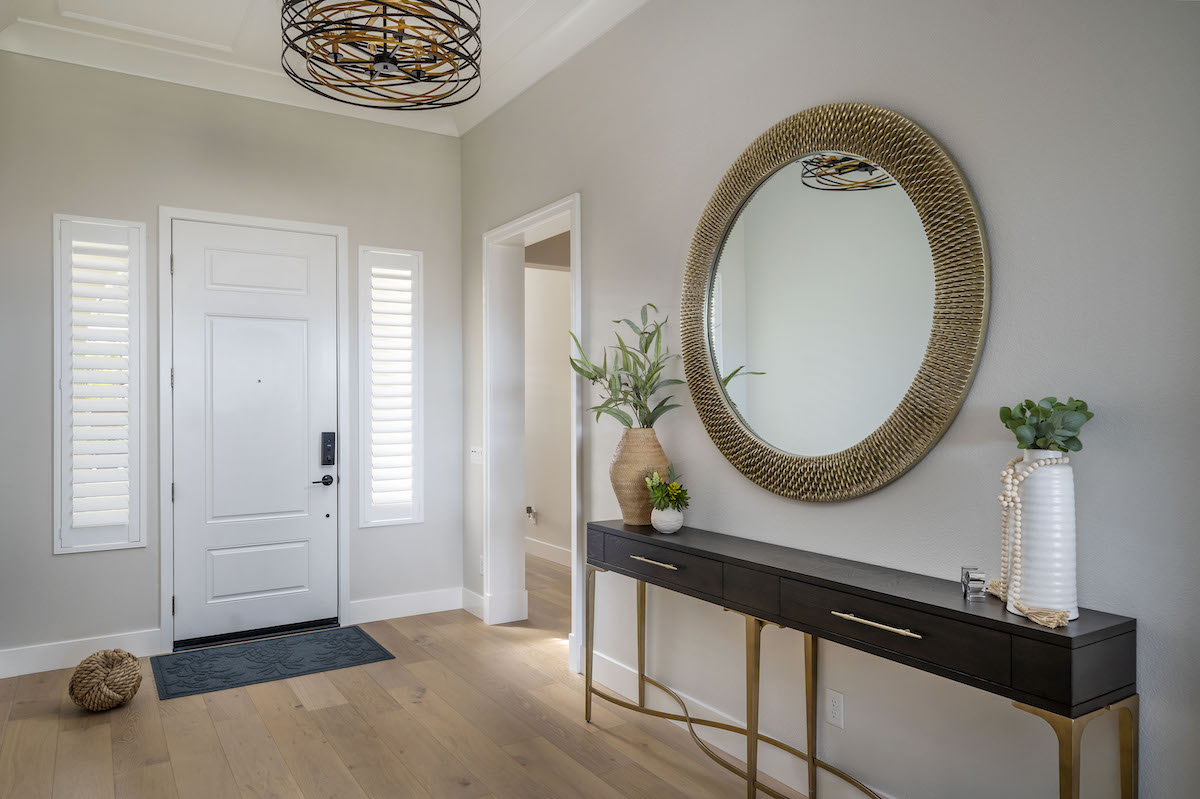 home-entryway-interior-design-sideboard-table-round-mirror