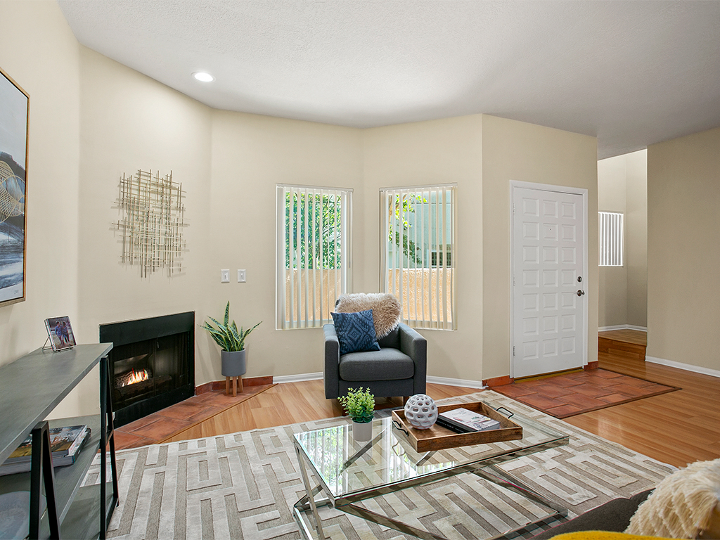 living-room-interior-design-fireplace-home-staging