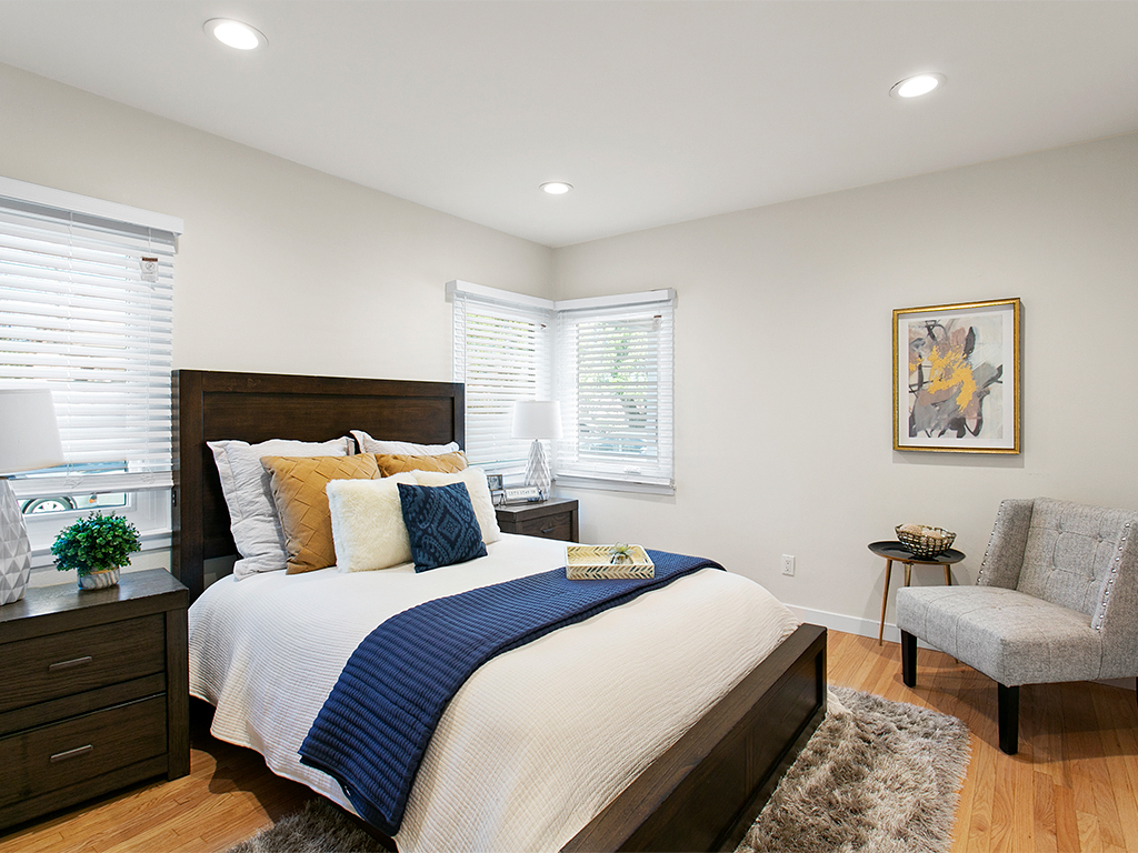 bedroom-interior-design-home-staging-bungalow-bluejay