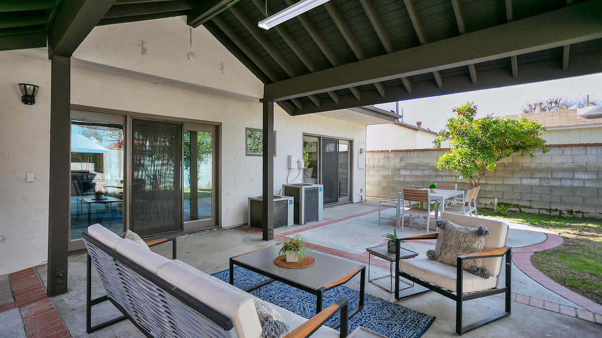 burbank-ca-exterior-patio-staging