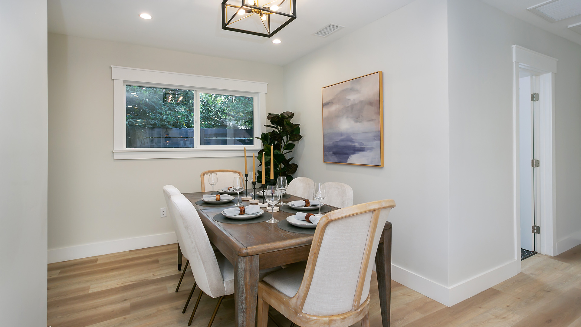 dining-room-table-bungalow-bluejay-interior-design