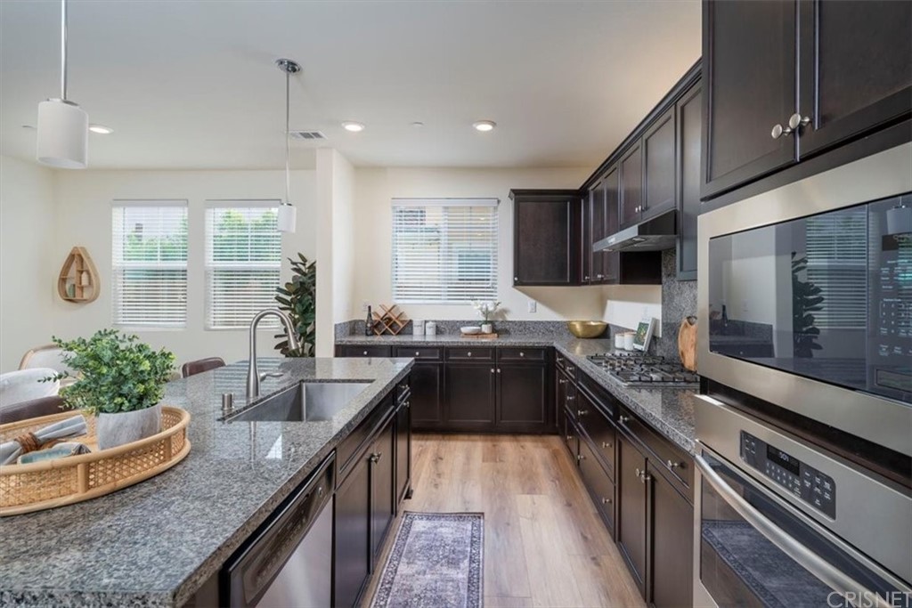 kitchen-design-dark-cabinets-large-kitchen-island