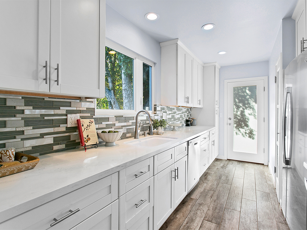 kitchen-design-los-angles-ca-gray-tile-backsplash