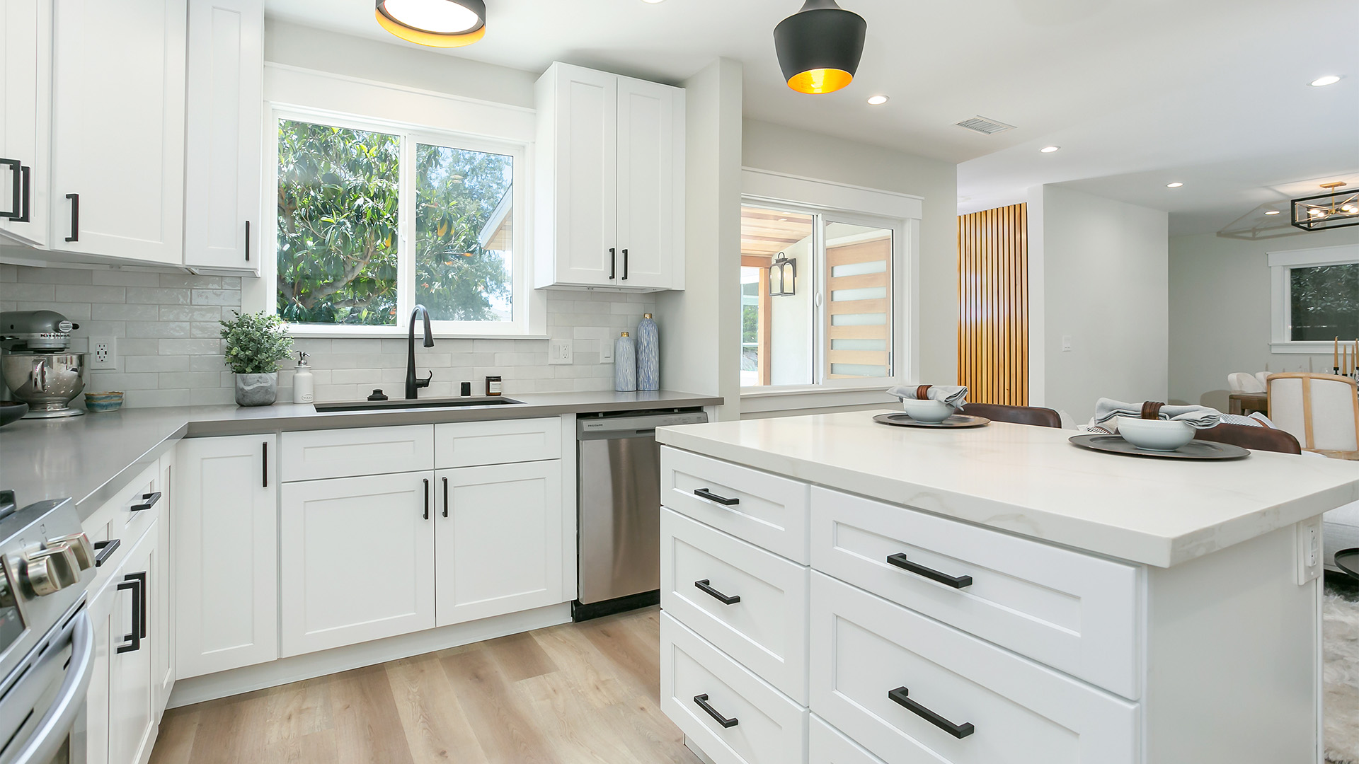 white-and-black-kitchen-design-los-angeles-ca